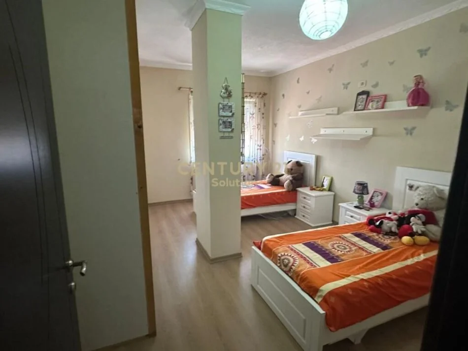 Tirane, jepet me qera 2+1 , 120 m² 320 € 