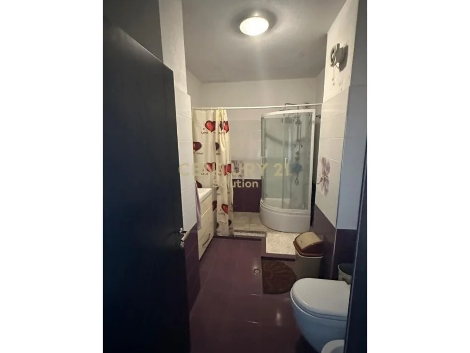 Tirane, jepet me qera 2+1 , 120 m² 320 € 