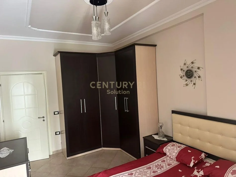 Tirane, jepet me qera apartament 3+1 Kati 1, 110 m² 450 € 