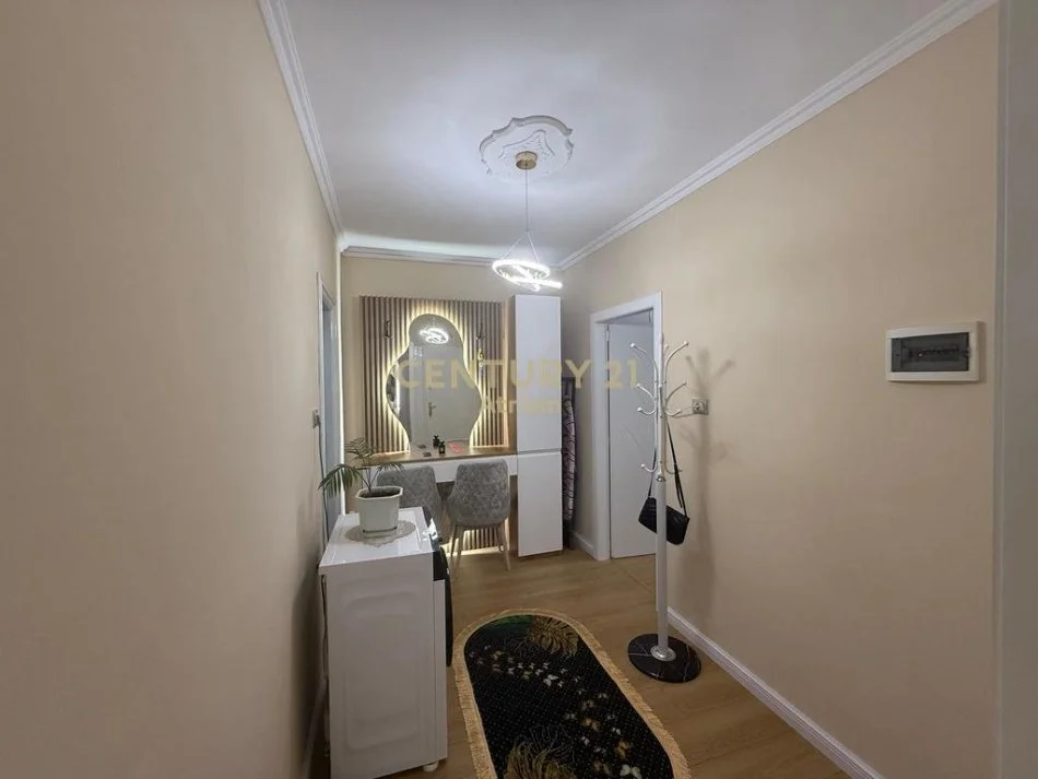 Tirane, jepet me qera apartament 1+1 Kati 3, 54 m² 500 € 