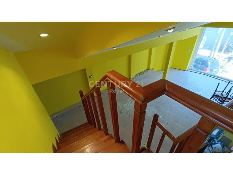 Tirane, jepet me qera apartament duplex Dublex Kati 2, 140 m² 1.500 € (Ministria e Arsimit)