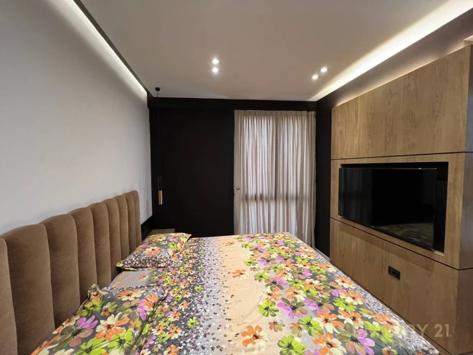 Tirane, jepet me qera apartament 1+1 Kati 3, 77 m² 800 € 