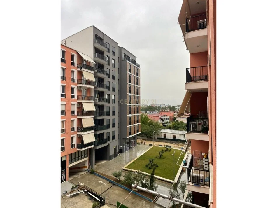 Tirane, jepet me qera apartament 2+1 Kati 3, 115 m² 550 € 