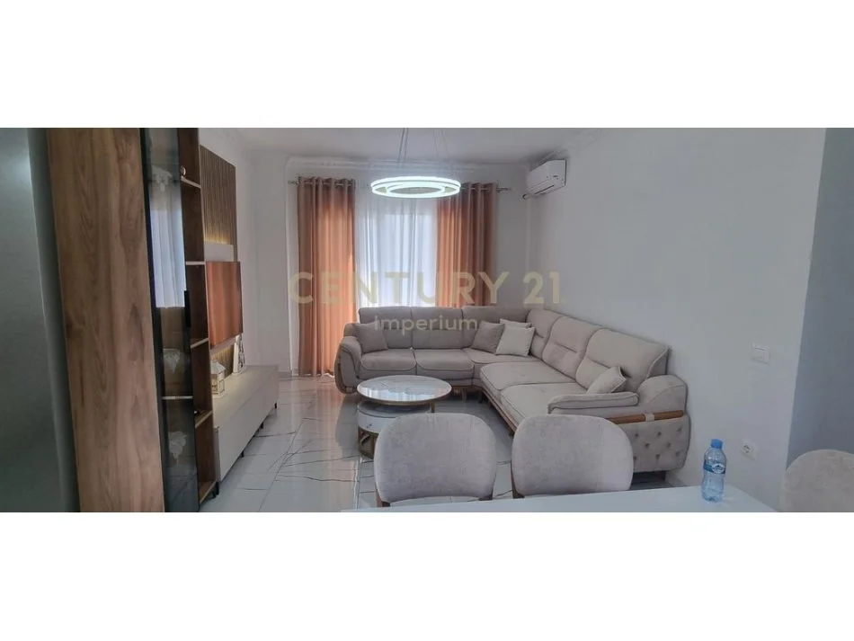 Tirane, jepet me qera apartament 2+1 Kati 1, 105 m² 500 € 