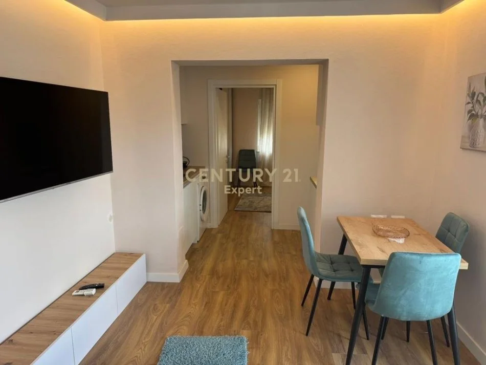 Tirane, jepet me qera apartament 1+1+Ballkon Kati 5, 60 m² 600 € (expert121814)