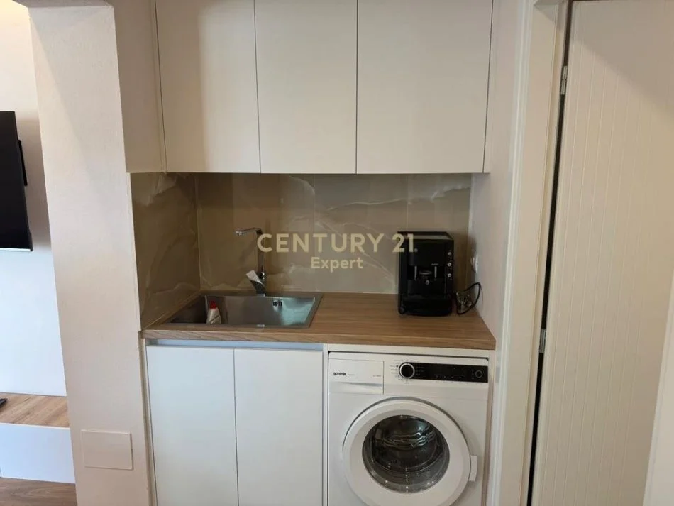 Tirane, jepet me qera apartament 1+1+Ballkon Kati 5, 60 m² 600 € (expert121814)