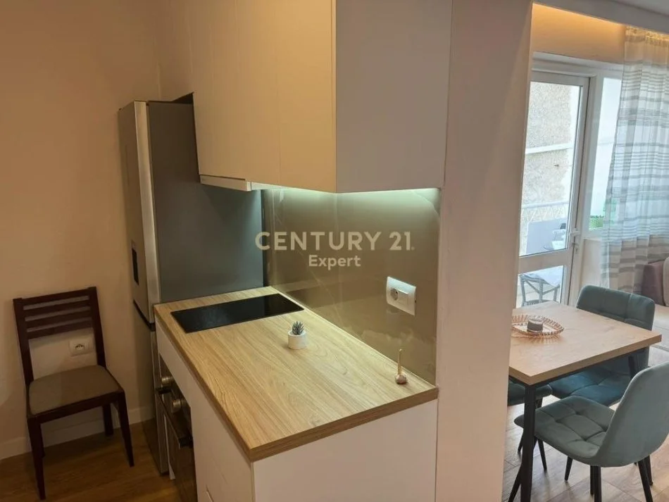 Tirane, jepet me qera apartament 1+1+Ballkon Kati 5, 60 m² 600 € (expert121814)