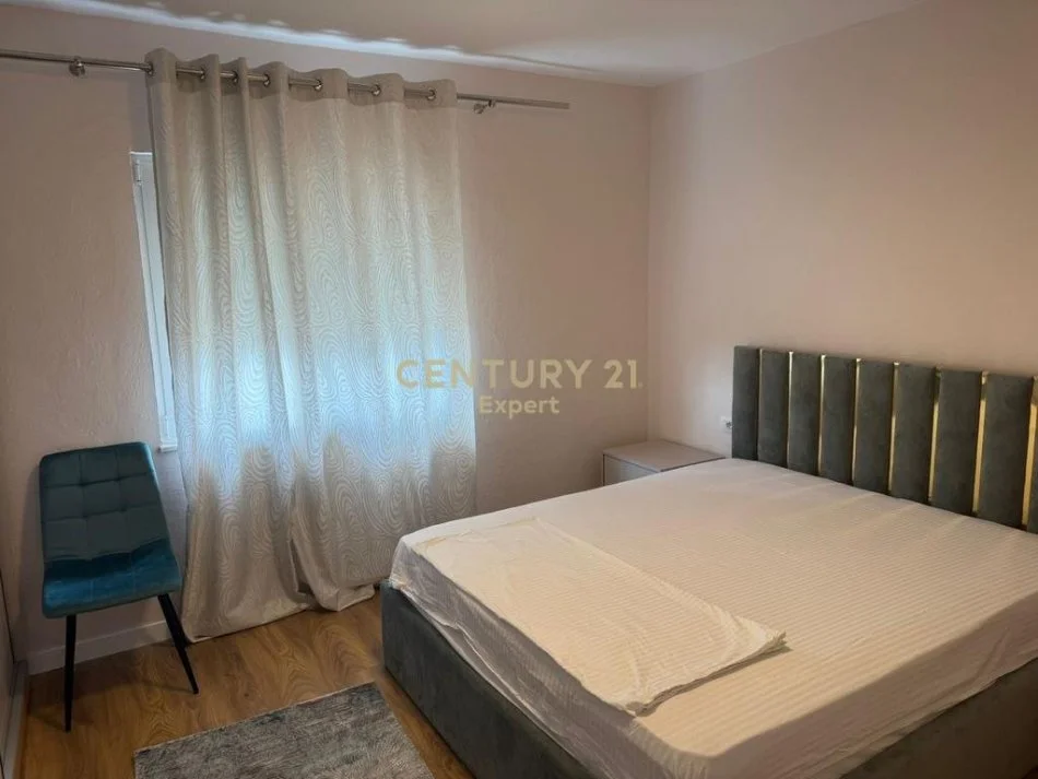 Tirane, jepet me qera apartament 1+1+Ballkon Kati 5, 60 m² 600 € (expert121814)