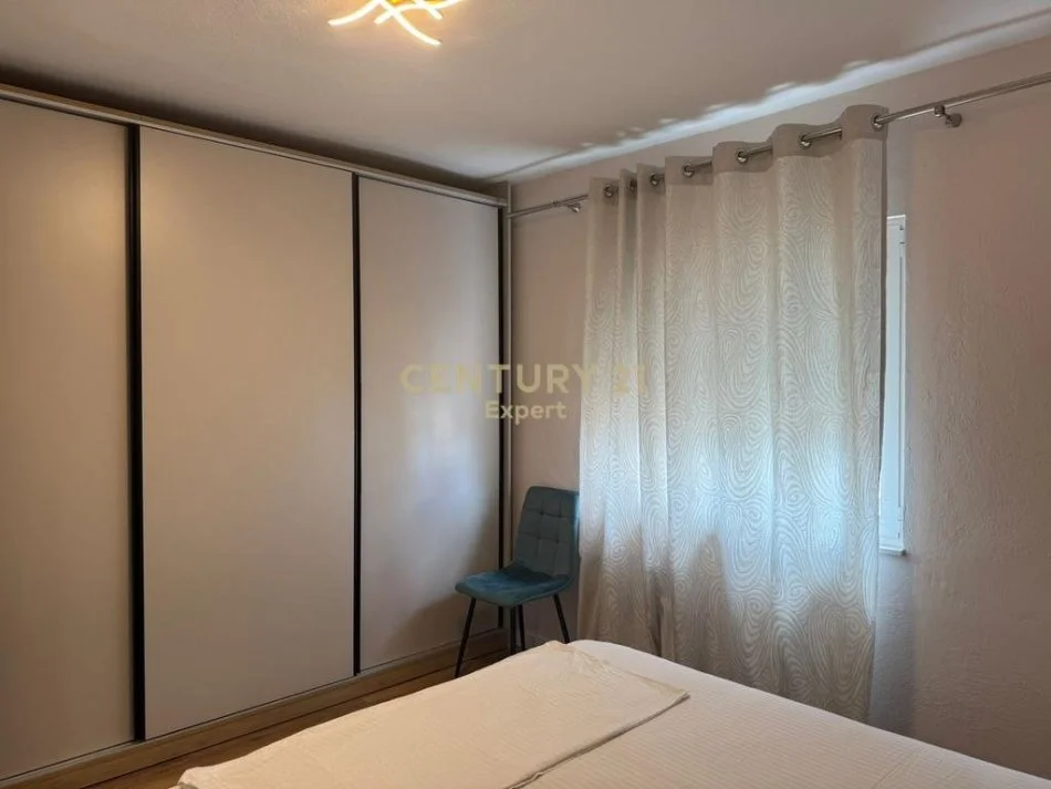 Tirane, jepet me qera apartament 1+1+Ballkon Kati 5, 60 m² 600 € (expert121814)