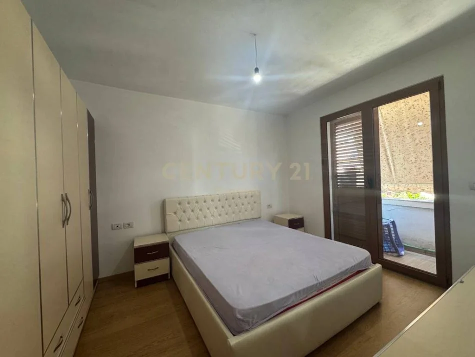 Tirane, jepet me qera apartament 1+1 Kati 3, 55 m² 400 € 