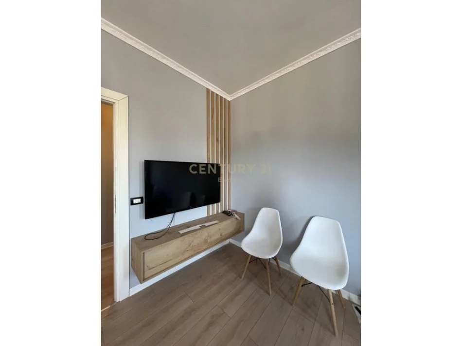 Tirane, jepet me qera apartament 1+1 Kati 3, 55 m² 550 € (prane Ministrise se Arsimit)