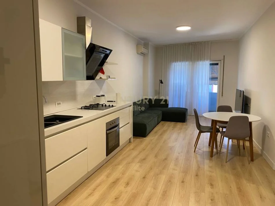 Tirane, jepet me qera apartament 1+1 Kati 2, 70 m² 700 € (Pazari i Ri)