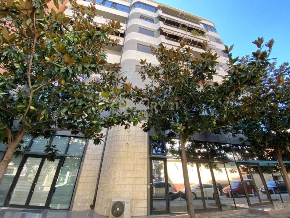 Tirane, jepet me qera apartament 1+1 Kati 2, 70 m² 700 € (Pazari i Ri)