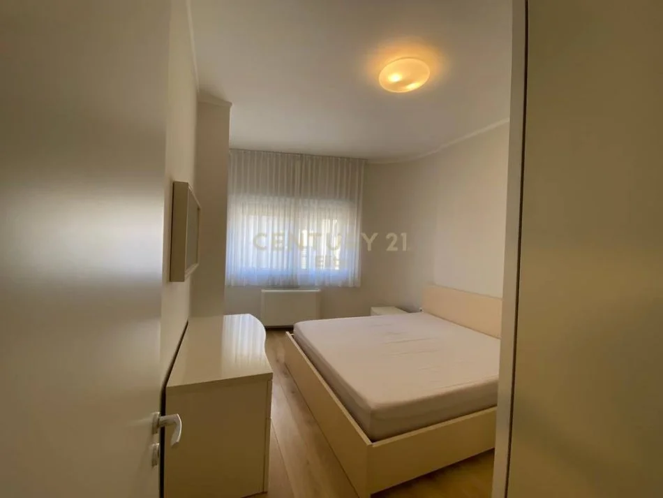 Tirane, jepet me qera apartament 1+1 Kati 2, 70 m² 700 € (Pazari i Ri)