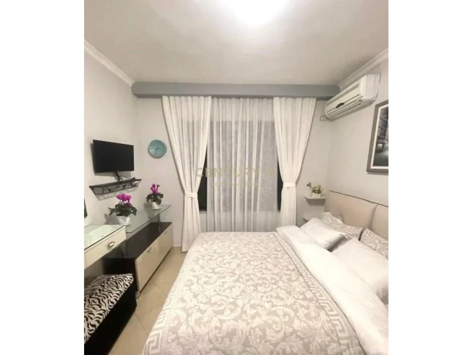 Tirane, jepet me qera apartament 1+1 Kati 2, 40 m² 450 € (EAST121874)