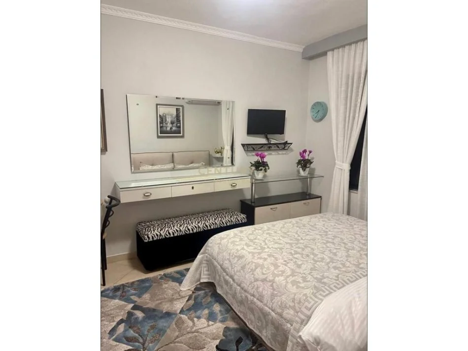 Tirane, jepet me qera apartament 1+1 Kati 2, 40 m² 450 € (EAST121874)