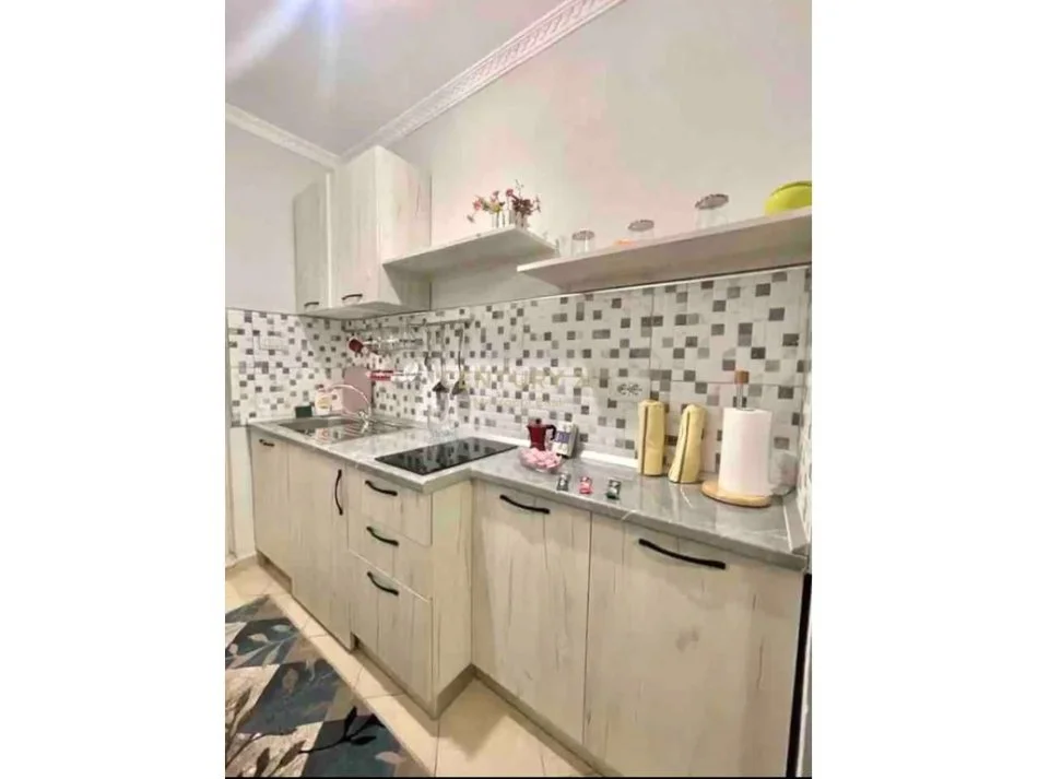 Tirane, jepet me qera apartament 1+1 Kati 2, 40 m² 450 € (EAST121874)