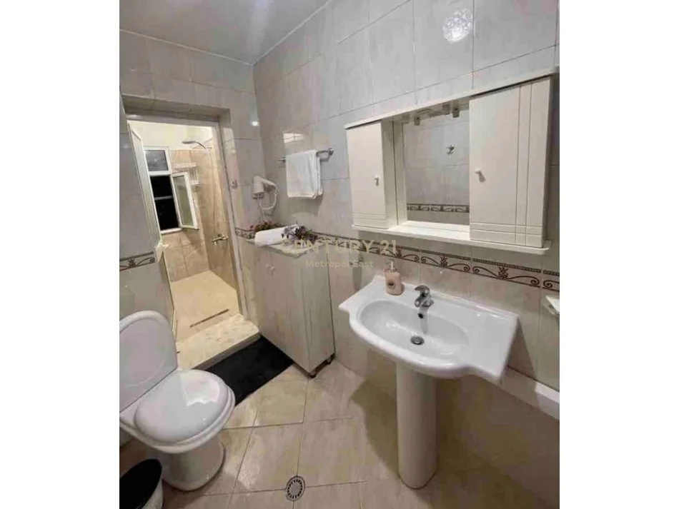 Tirane, jepet me qera apartament 1+1 Kati 2, 40 m² 450 € (EAST121874)