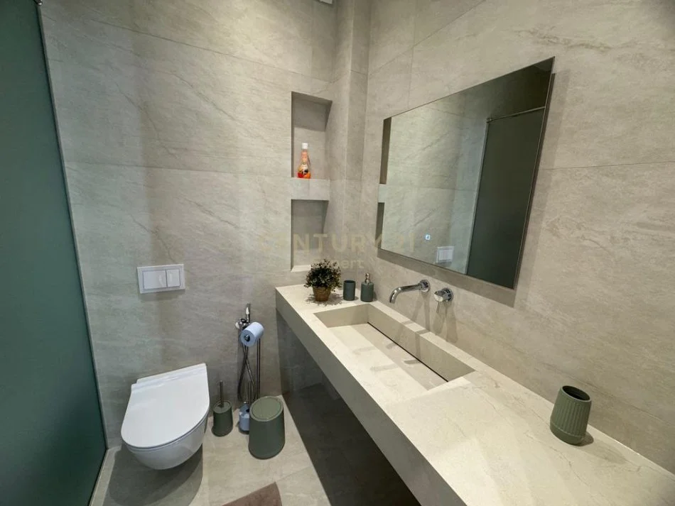 Tirane, jepet me qera apartament 2+1 Kati 19, 110 m² 1.500 € (Garden building)