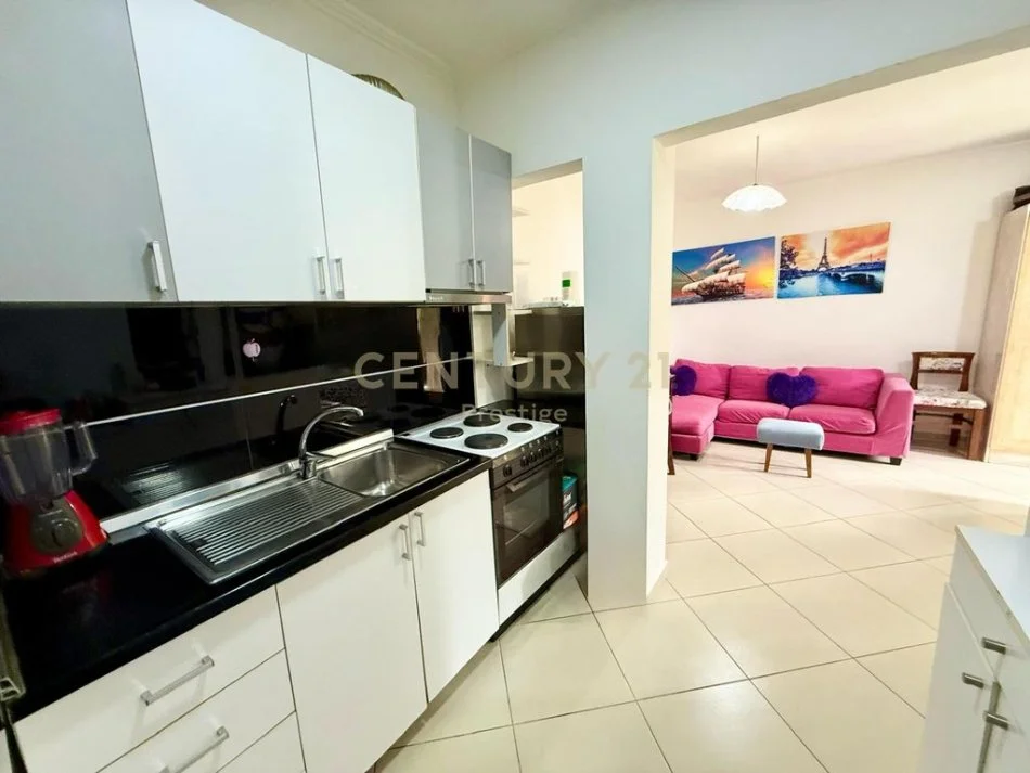 Tirane, jepet me qera apartament 1+1 Kati 4, 40 m² 450 € (prestige121876)