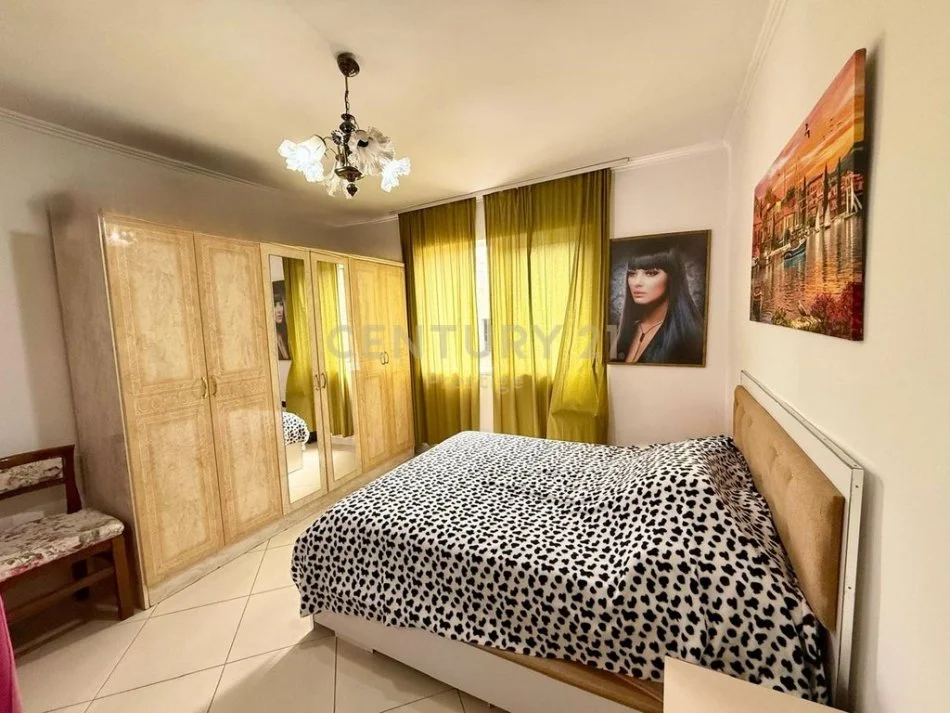 Tirane, jepet me qera apartament 1+1 Kati 4, 40 m² 450 € (prestige121876)