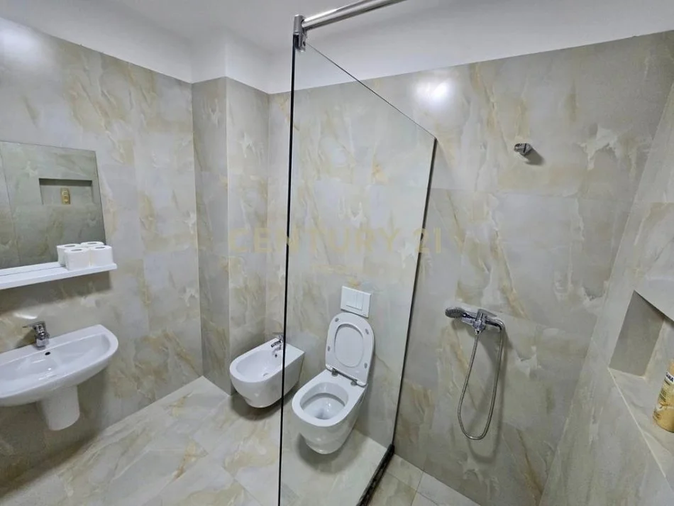 Tirane, jepet me qera apartament 2+1 Kati 5, 110 m² 650 € (Selitë, Rruga Hamdi Pepo)