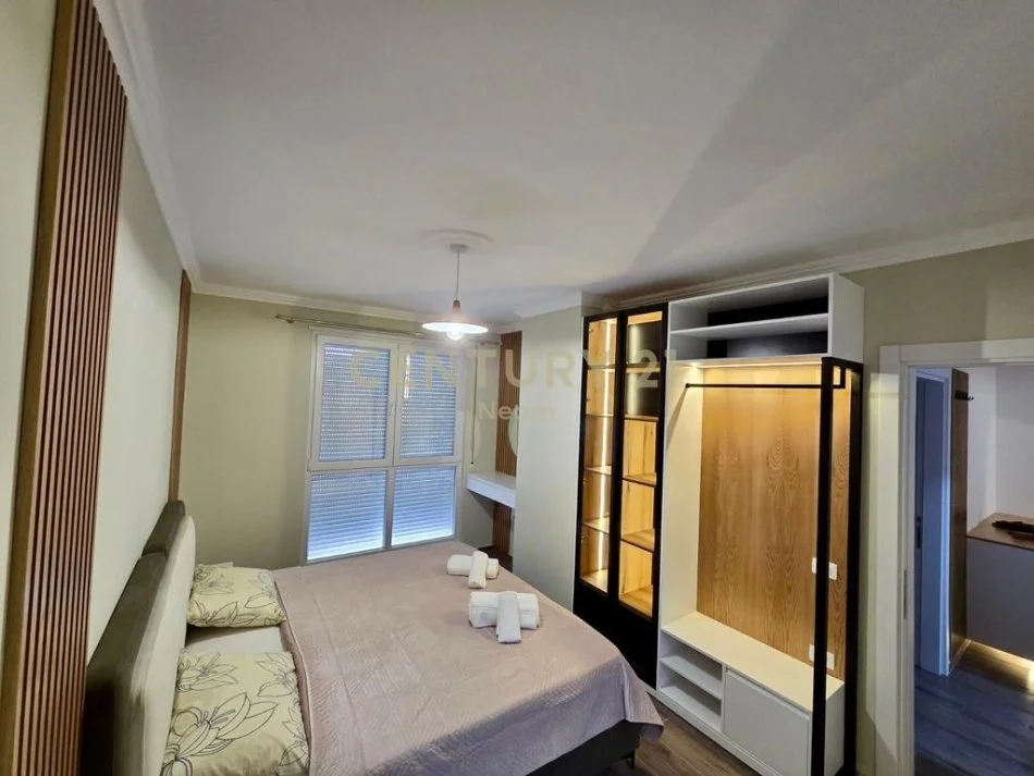 Tirane, jepet me qera apartament 2+1+Aneks+Ballkon Kati 5, 110 m² 650 € (Neom121882)