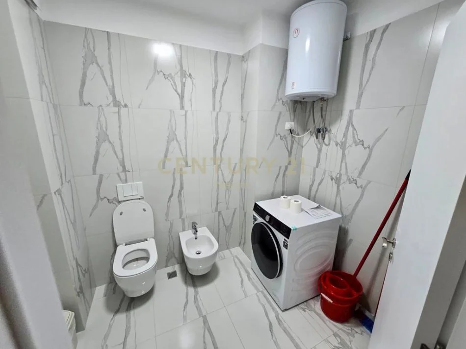 Tirane, jepet me qera apartament 2+1+Aneks+Ballkon Kati 5, 110 m² 650 € (Neom121882)