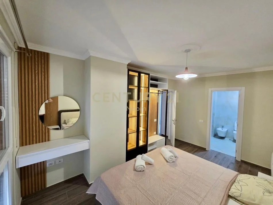 Tirane, jap me qera apartament 2+1+Ballkon Kati 5, 110 m² 650 € (Rruga "Hamdi Pepo")