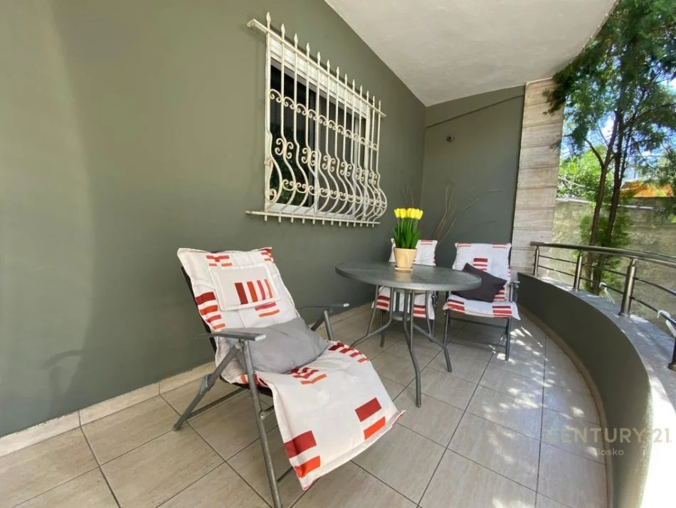 Tirane, jepet me qera apartament 1+1 Kati 1, 600 € 