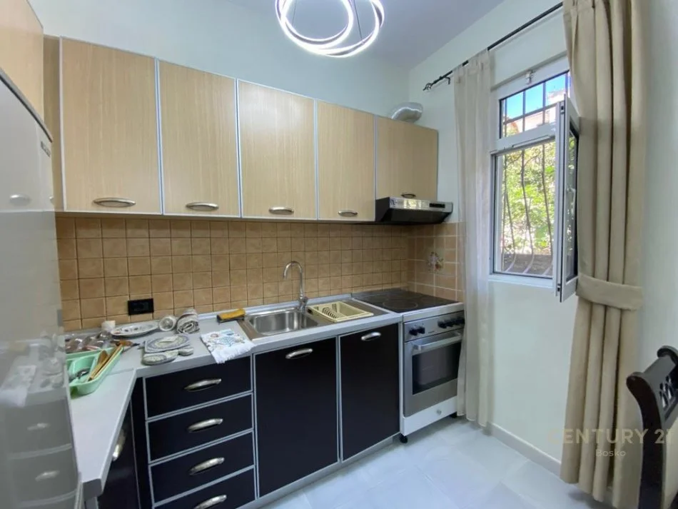 Tirane, jepet me qera apartament 1+1 Kati 1, 600 € 