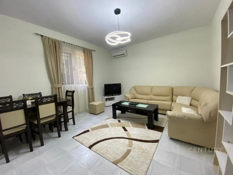 Tirane, jepet me qera apartament 1+1 Kati 1, 600 € 