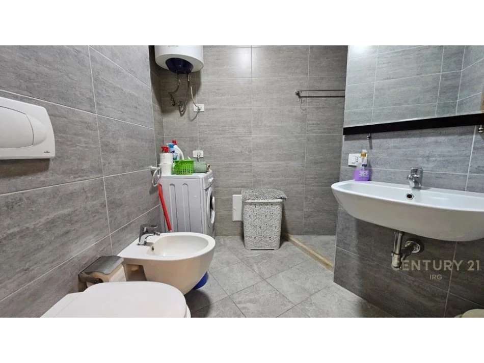Tirane, jepet me qera apartament 2+1 Kati 8, 105 m² 800 € (Kompleksi Magnet)