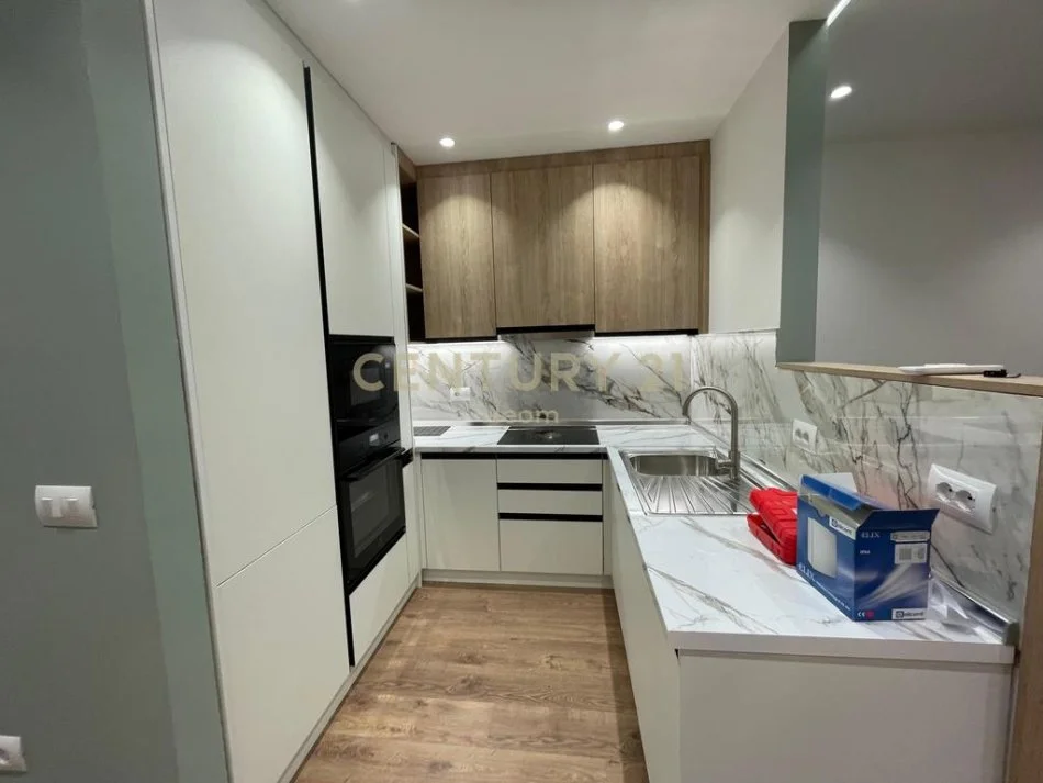 Tirane, jepet me qera apartament 2+1+Ballkon Kati 1, 77 m² 700 € (Neom121975)