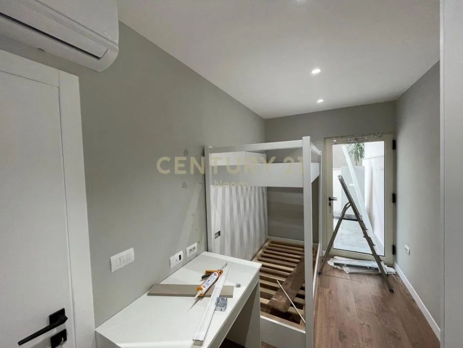 Tirane, jepet me qera apartament 2+1 Kati 1, 77 m² 