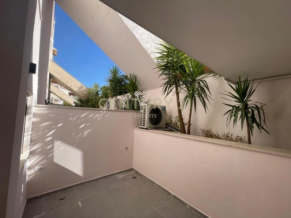 Tirane, jepet me qera apartament 2+1 Kati 1, 77 m² 