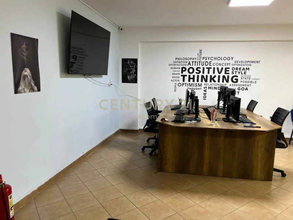 Tirane, jepet me qera zyre Kati 2, 120 m² 800 € (Neom121979)