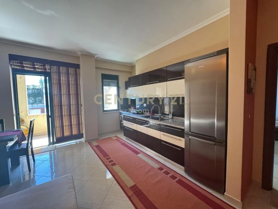 Tirane, jepet me qera apartament 1+1+Aneks+Ballkon Kati 4, 75 m² 550 € (Neom121896)