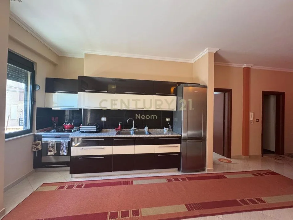 Tirane, jepet me qera apartament 1+1+Aneks+Ballkon Kati 4, 75 m² 550 € (Neom121896)