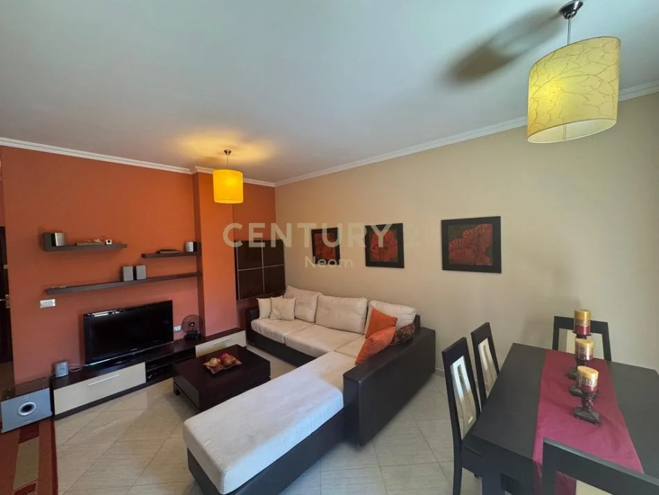 Tirane, jepet me qera apartament 1+1+Aneks+Ballkon Kati 4, 75 m² 550 € (Neom121896)