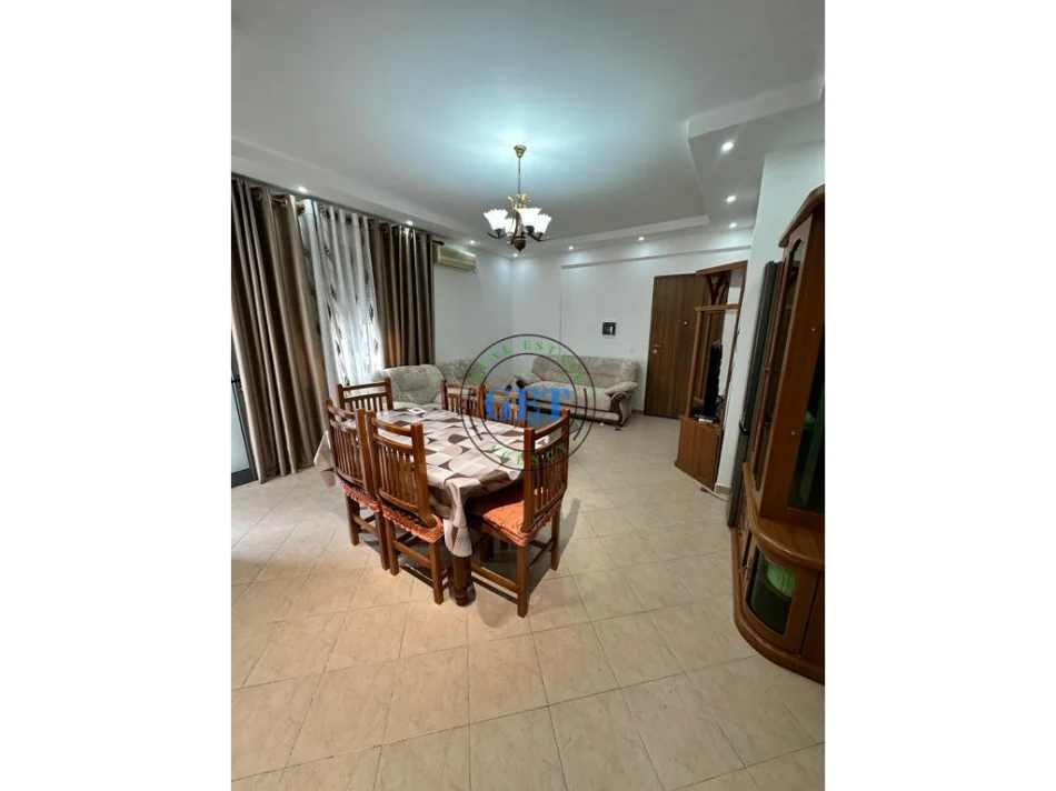 Durres, jepet me qera apartament 2+1 Kati 8, 80 m² 420 € (pranë Shkollës “Bajram Curri”)