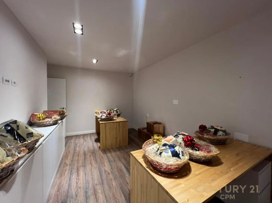 Tirane, jepet me qera zyre Kati 7, 170 m² 2.000 € (Zogu i Zi)