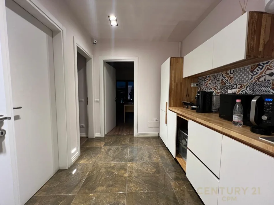 Tirane, jepet me qera zyre Kati 7, 170 m² 2.000 € (Zogu i Zi)