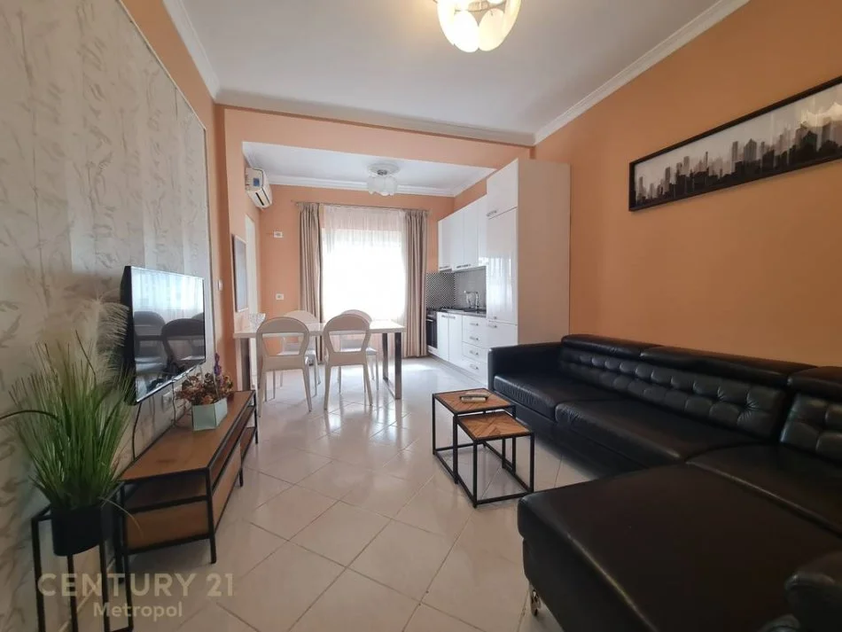 Tirane, jepet me qera apartament 2+1 Kati 8, 80 m² 750 € (NE RRUGEN BRIGADA 8- ISH BLLOK)
