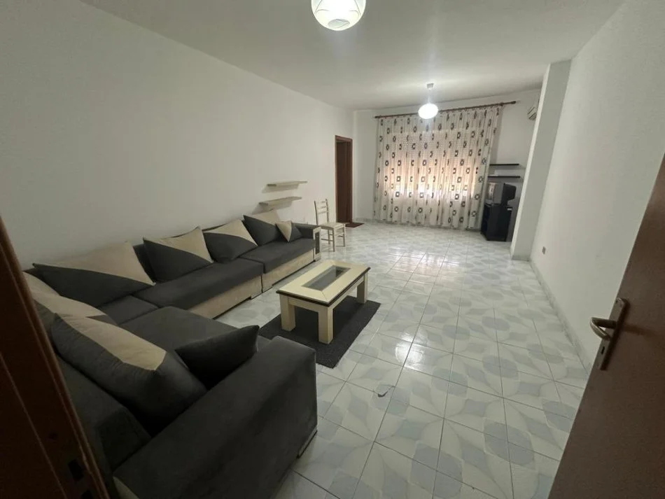 Tirane, jepet me qera apartament 2+1 Kati 1, 130 m² 500 € 