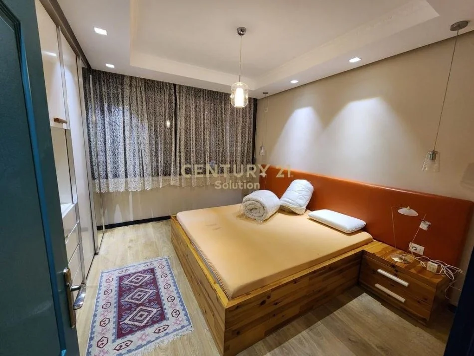 Tirane, jepet me qera apartament 1+1 Kati 7, 65 m² 500 € 