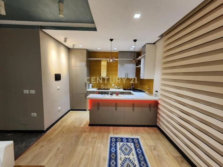 Tirane, jepet me qera apartament 1+1 Kati 7, 65 m² 500 € 