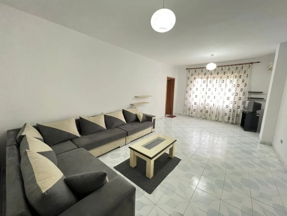Tirane, jepet me qera apartament 2+1 Kati 2, 130 m² 500 € (Ministrisë së Jashtme)