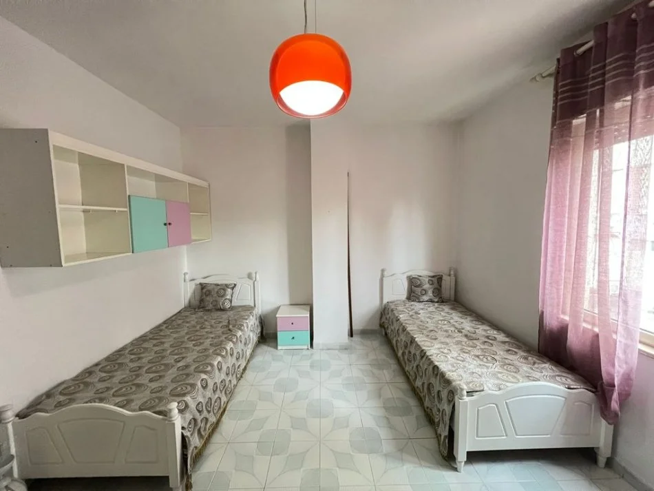 Tirane, jepet me qera apartament 2+1 Kati 2, 130 m² 500 € (Ministrisë së Jashtme)
