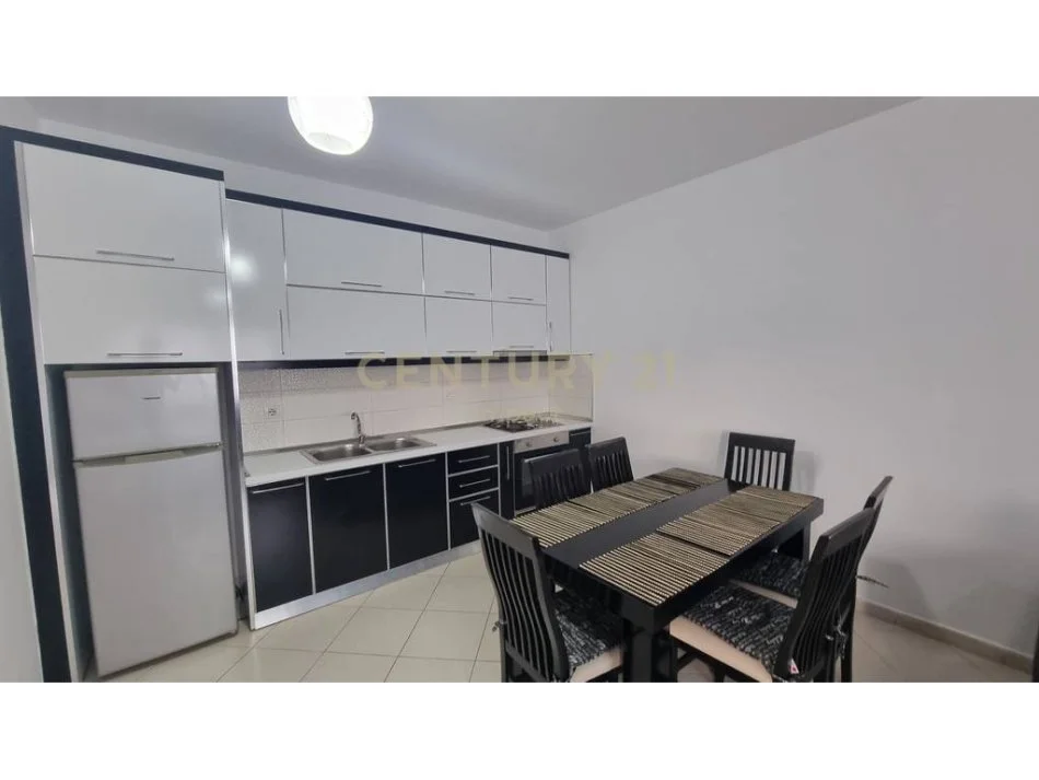 Tirane, jepet me qera apartament 1+1+Ballkon Kati 9, 77 m² 550 € 